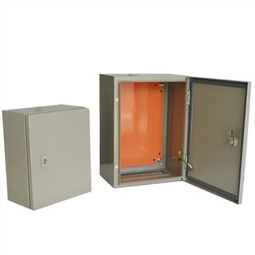 Sähköinen metallinen kytkentärasia